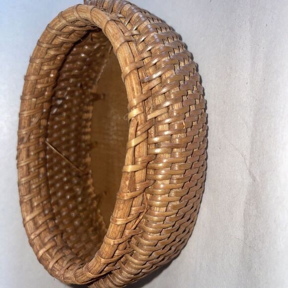 Woven Wooden Reed Oval Shaped Lidded Trinket Box 4"x 3" - Picture 10 of 10